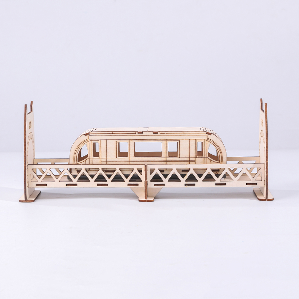 نموذج قطار مغناطيسي خشبي للترك - مراجعة Model Kit Train وسعره