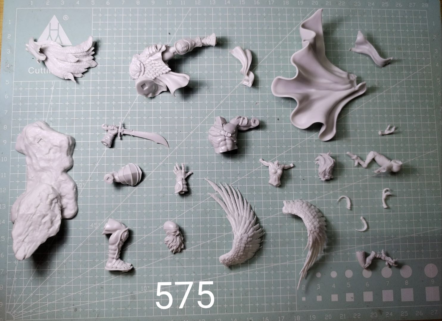 نموذج مجسم من الراتنج بمقياس 1 - مراجعة Model Kit Vs Figure وسعره